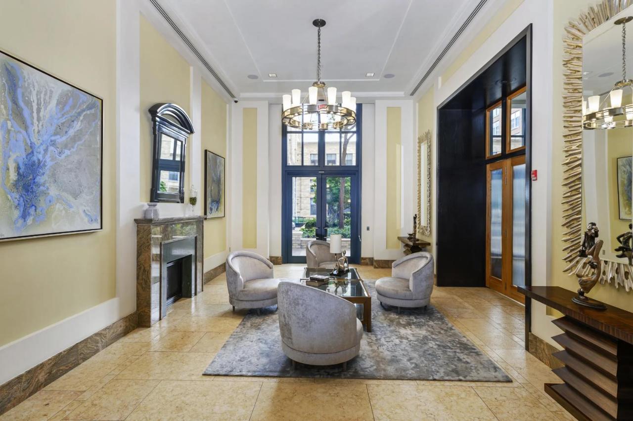 Splendid 2 Bedroom Condo At Pentagon City アーリントン エクステリア 写真