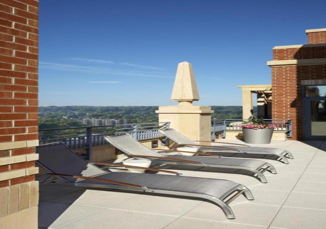 Splendid 2 Bedroom Condo At Pentagon City アーリントン エクステリア 写真