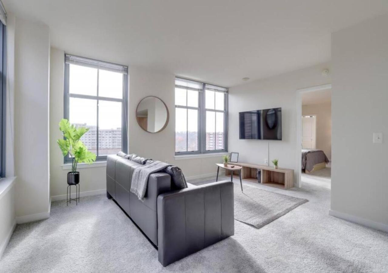 Splendid 2 Bedroom Condo At Pentagon City アーリントン エクステリア 写真