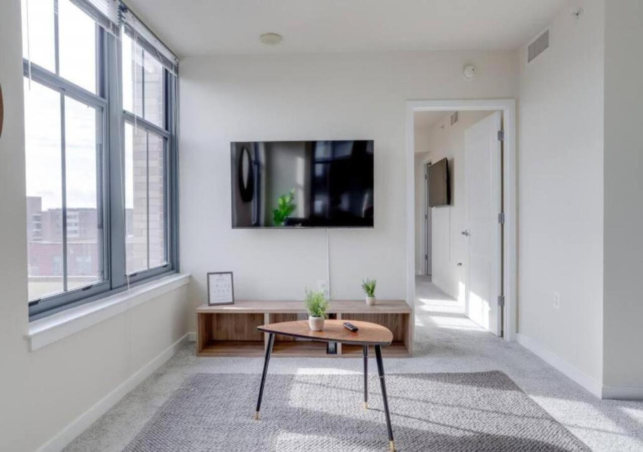 Splendid 2 Bedroom Condo At Pentagon City アーリントン エクステリア 写真