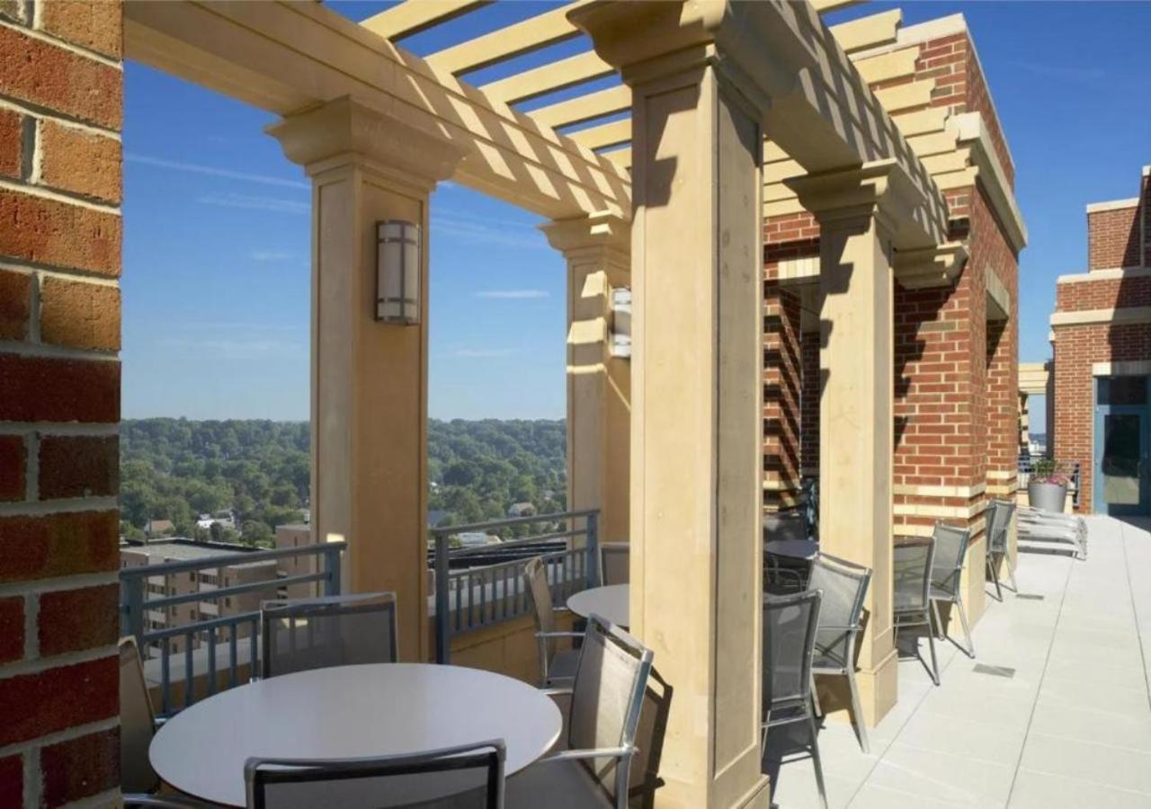 Splendid 2 Bedroom Condo At Pentagon City アーリントン エクステリア 写真