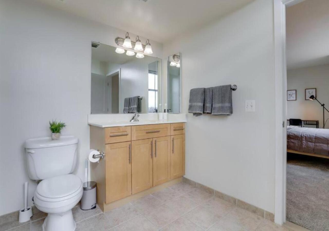 Splendid 2 Bedroom Condo At Pentagon City アーリントン エクステリア 写真