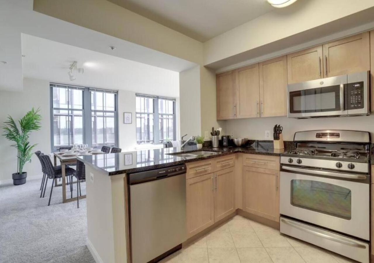 Splendid 2 Bedroom Condo At Pentagon City アーリントン エクステリア 写真