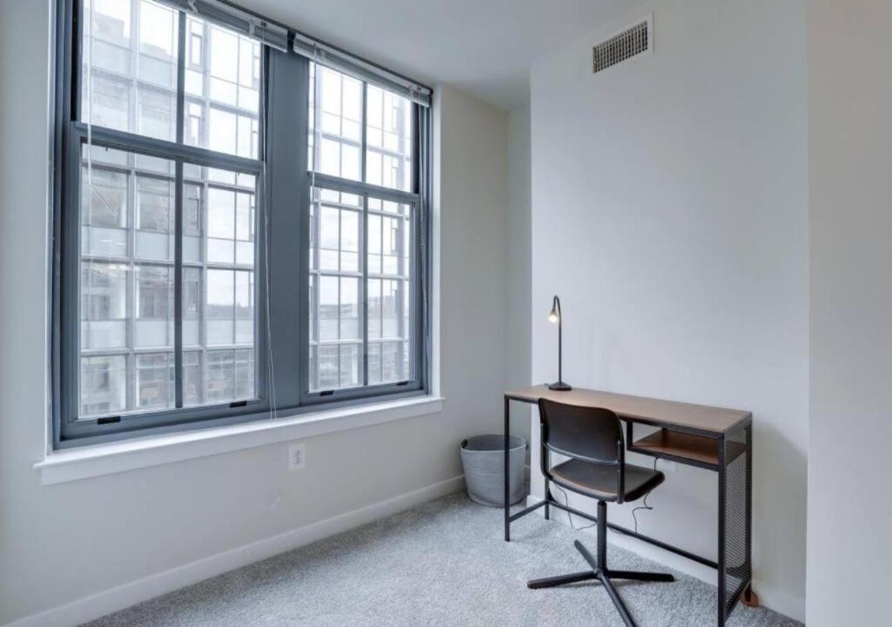 Splendid 2 Bedroom Condo At Pentagon City アーリントン エクステリア 写真