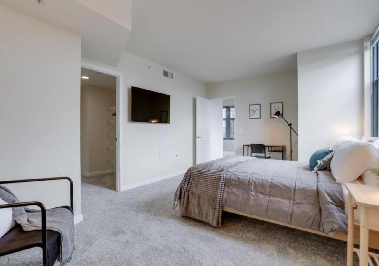 Splendid 2 Bedroom Condo At Pentagon City アーリントン エクステリア 写真