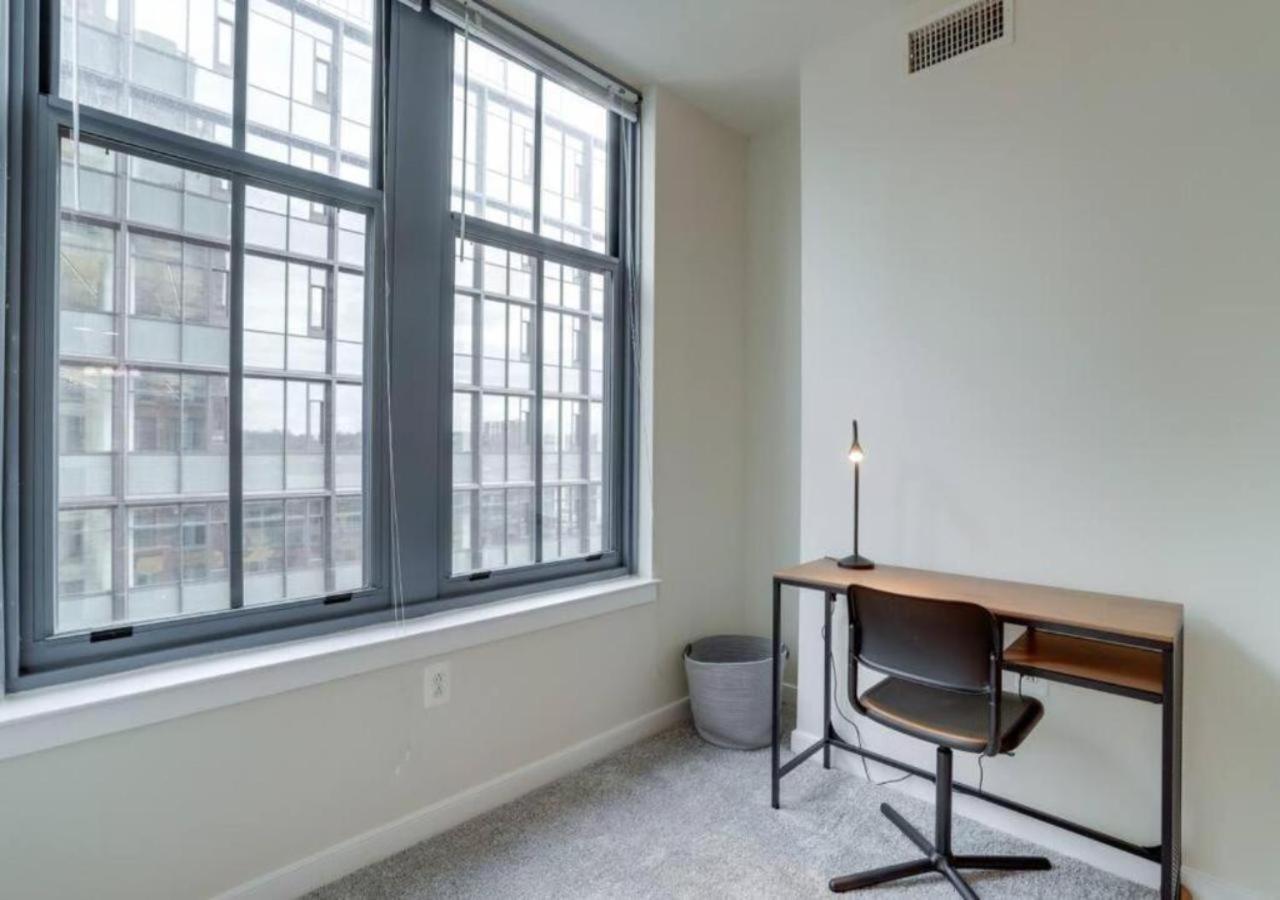 Splendid 2 Bedroom Condo At Pentagon City アーリントン エクステリア 写真
