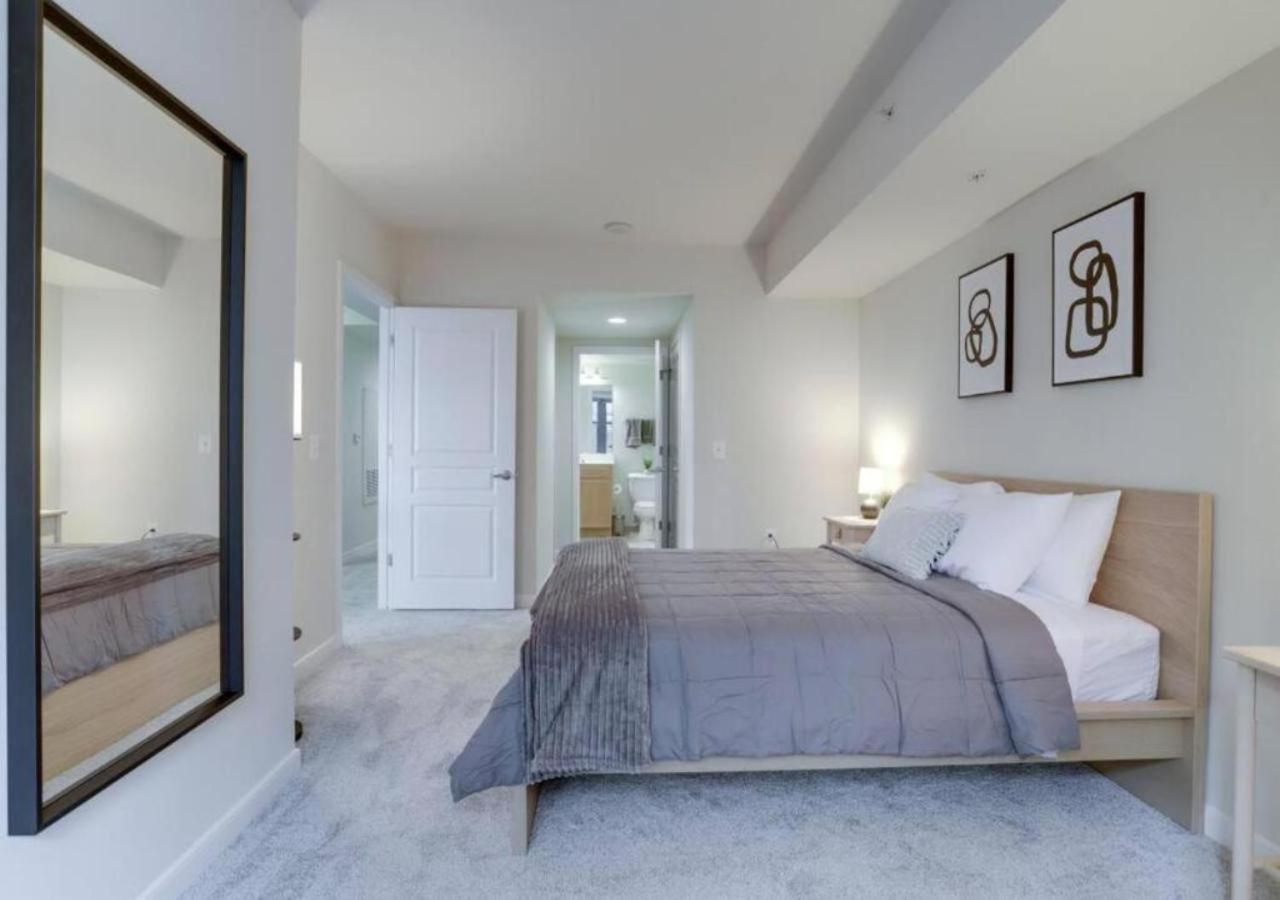 Splendid 2 Bedroom Condo At Pentagon City アーリントン エクステリア 写真