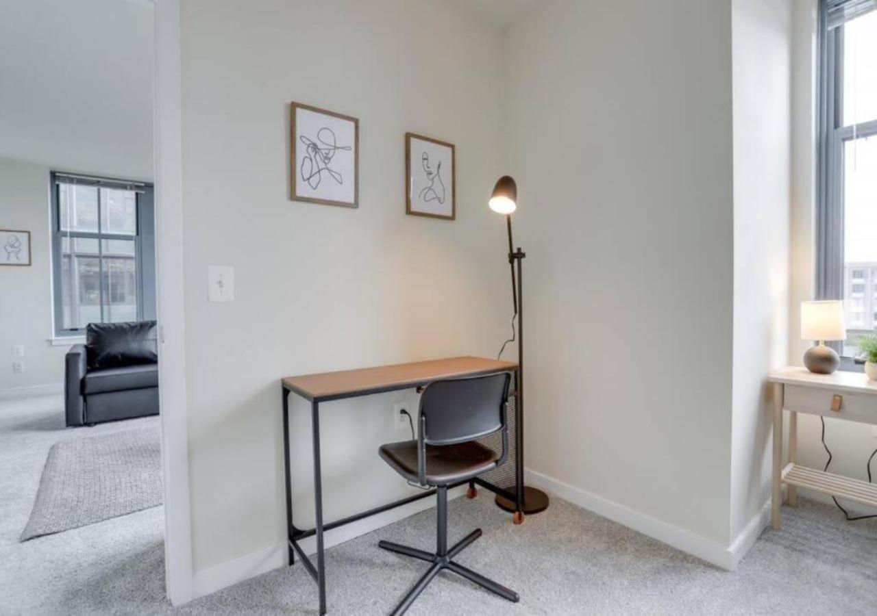 Splendid 2 Bedroom Condo At Pentagon City アーリントン エクステリア 写真
