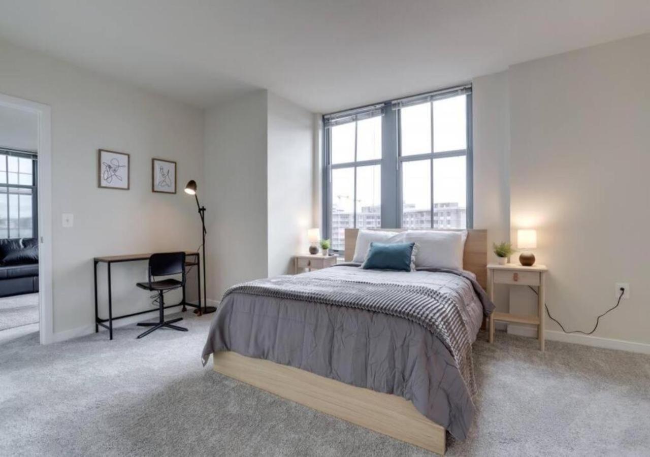 Splendid 2 Bedroom Condo At Pentagon City アーリントン エクステリア 写真
