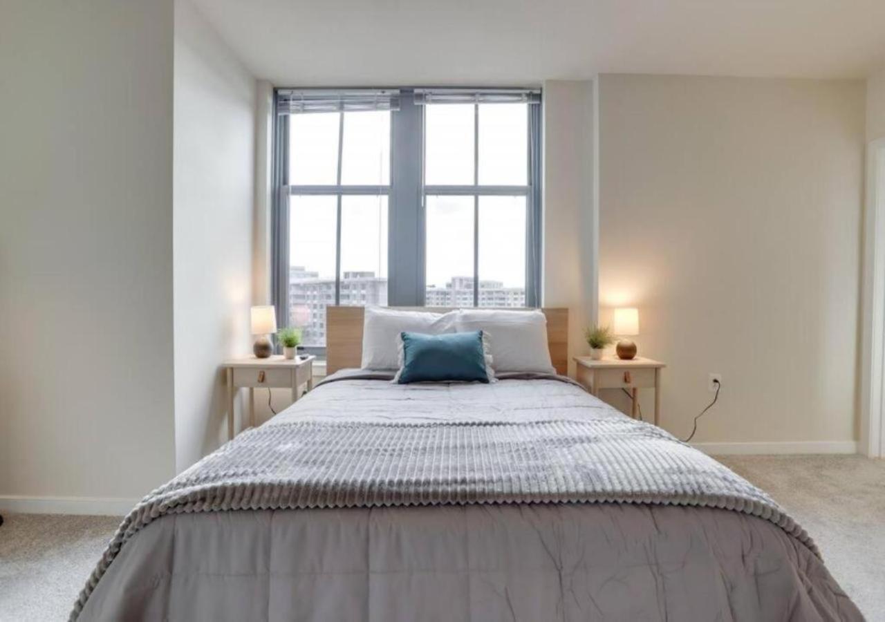 Splendid 2 Bedroom Condo At Pentagon City アーリントン エクステリア 写真