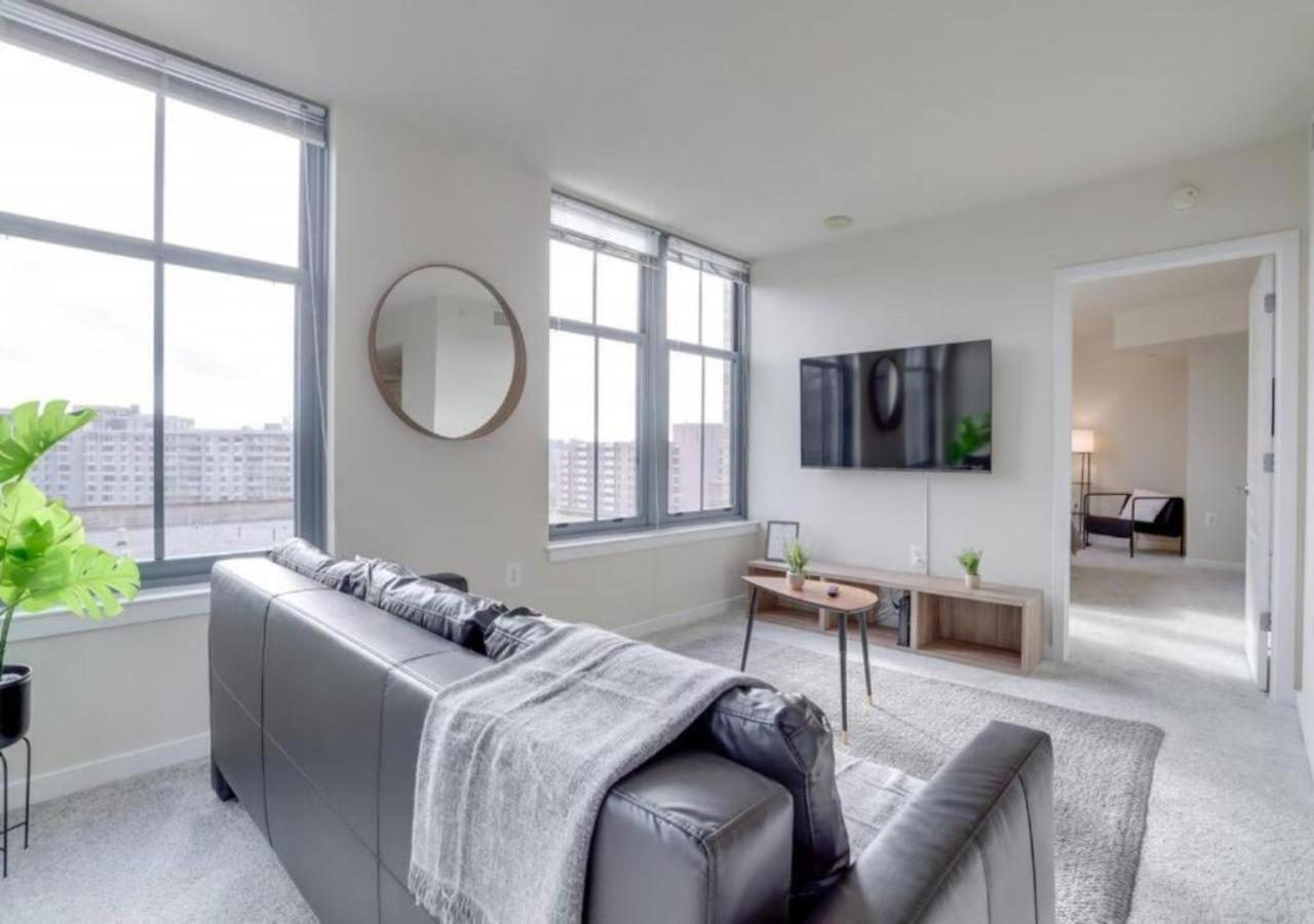 Splendid 2 Bedroom Condo At Pentagon City アーリントン エクステリア 写真