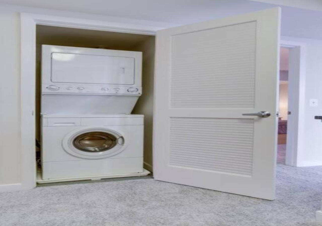 Splendid 2 Bedroom Condo At Pentagon City アーリントン エクステリア 写真