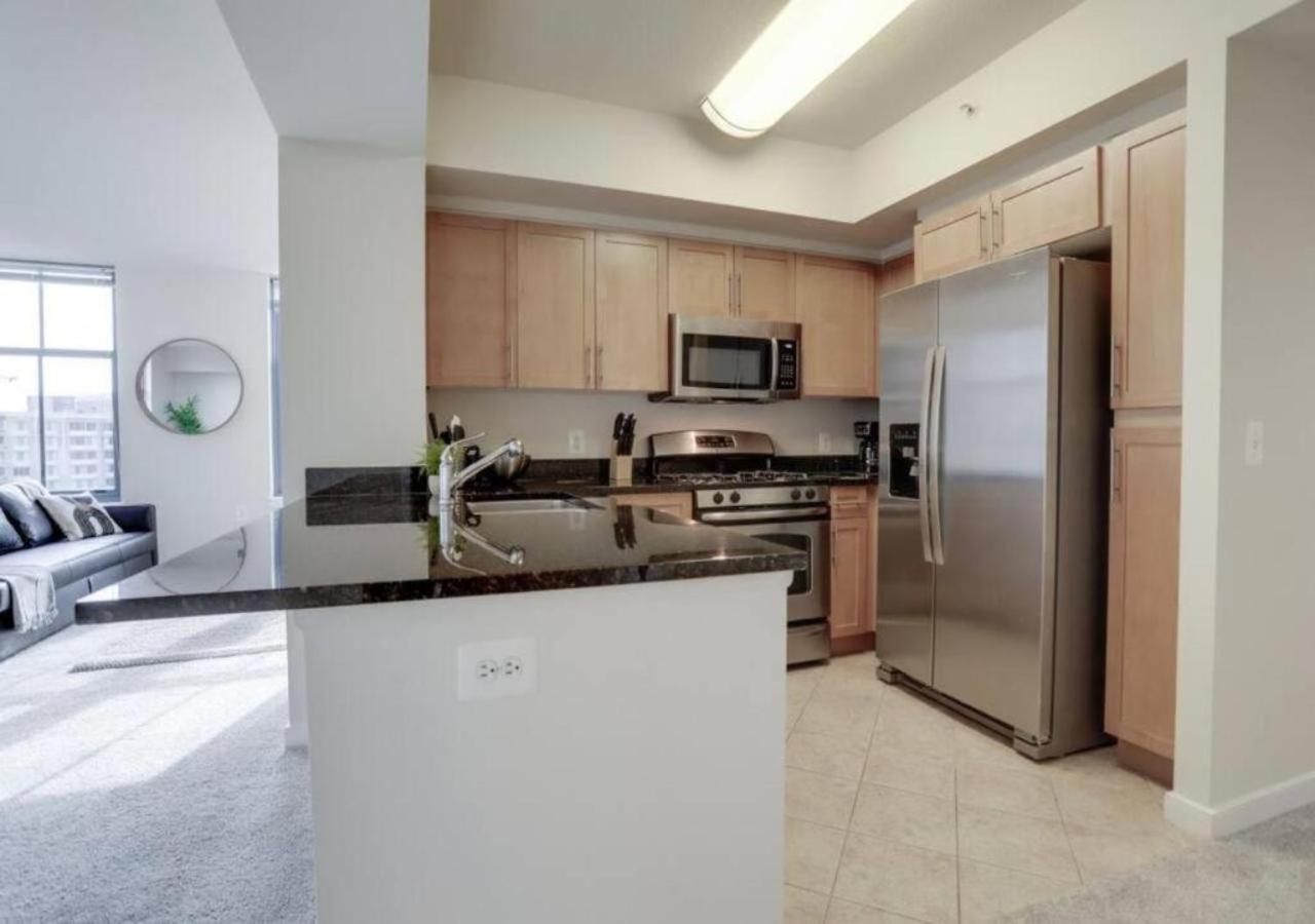 Splendid 2 Bedroom Condo At Pentagon City アーリントン エクステリア 写真