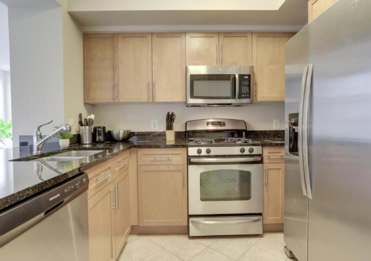 Splendid 2 Bedroom Condo At Pentagon City アーリントン エクステリア 写真